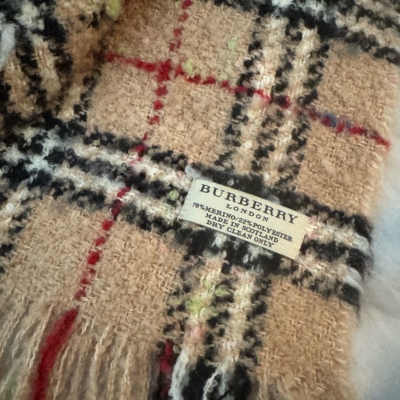 Burberry 100% Authentic Scarf - Picture 4 of 4